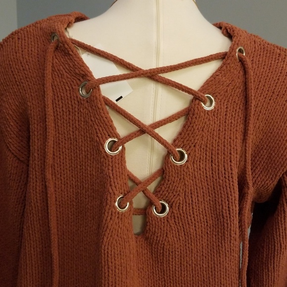 NWT Entro sweater - CUTE BACK ALERT! - Picture 2 of 4